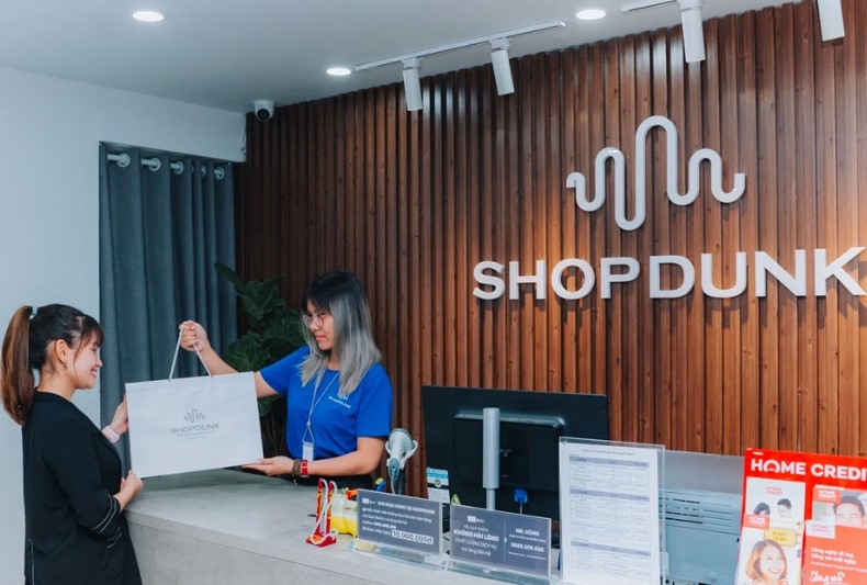 Mua sản phẩm chính hãng với dịch vụ tốt nhất tại ShopDunk